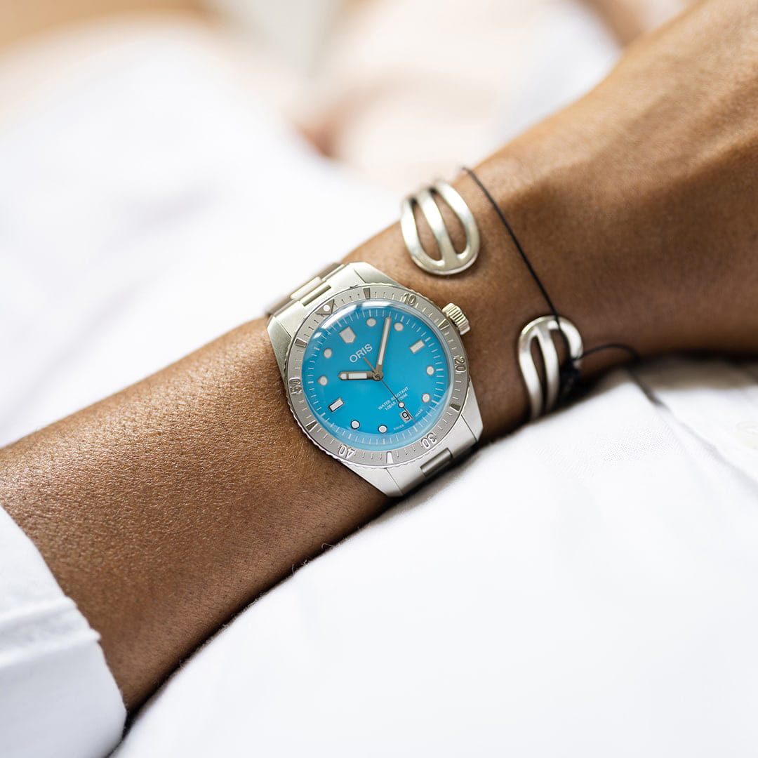 Oris Oris Divers Sixty‑Five 'Cotton Candy' 01 733 7771 4055-07 8 19 18  - задняя крышка сталь корпуса, швейцария часы